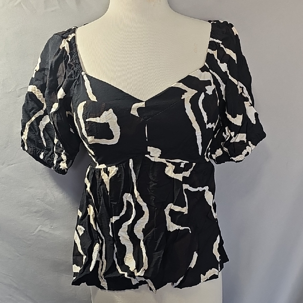 Nine West Black and White Abstract Blouse